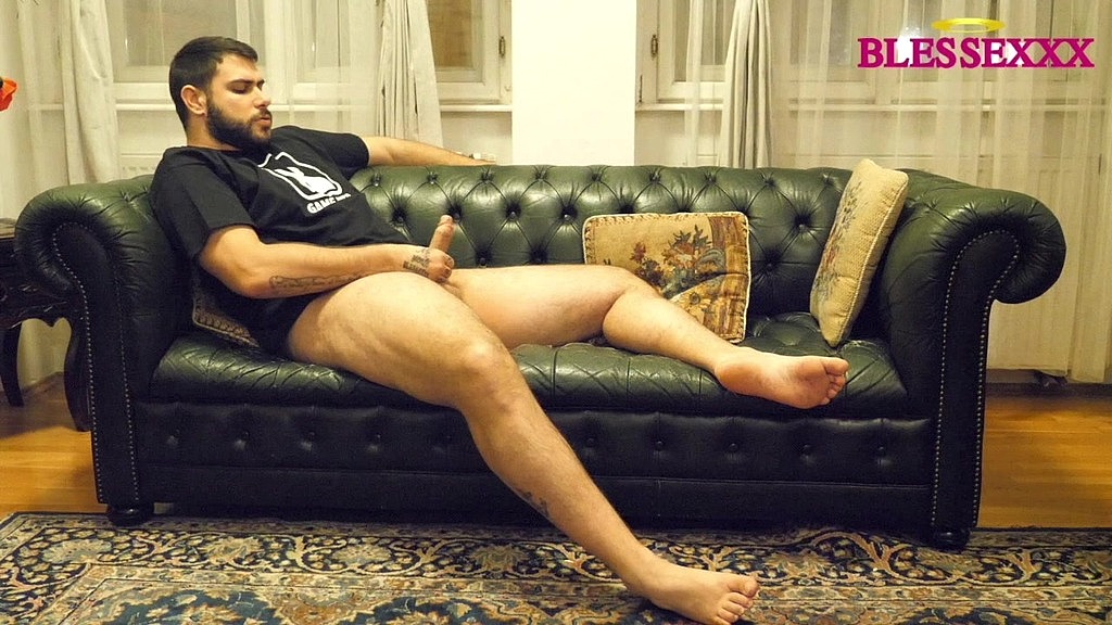 straight male caught on hidden camera (Magic Javi) straight male caught on hidden camera (Magic Javi)