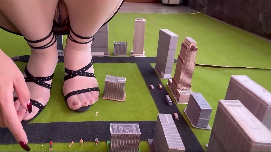 crush the city (Mistress Mingfei) crush the city (Mistress Mingfei)