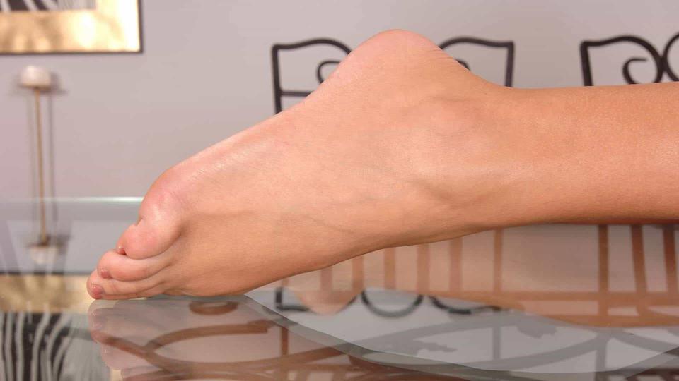 Panthera pokes heels in her poon!