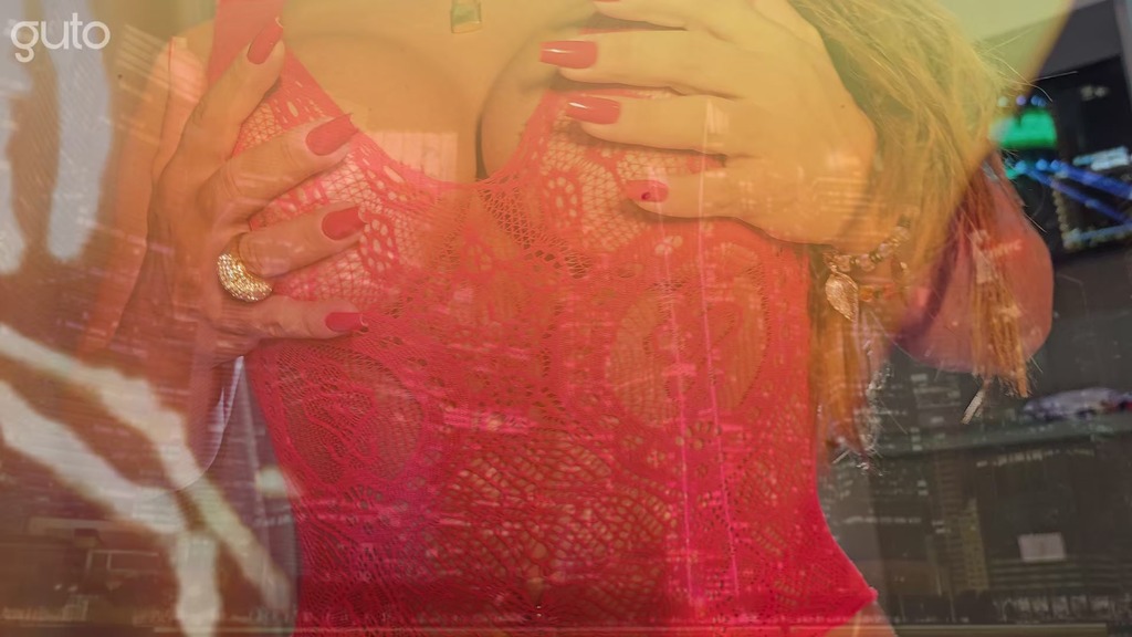 big ass star bruna ferraz can take it deep like a pro.