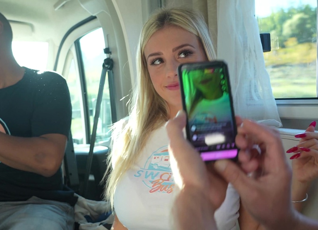 Le Bus Des Libertins #7 , Baise Sur Un Terrain De Moto