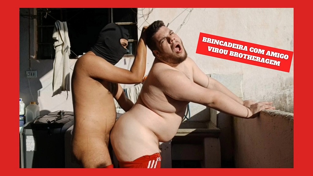 tomei banho de mangueira na laje com meu amigo e ele me comeu ali mesmo (completo) (Thomas urso, Fernando Devil) tomei banho de mangueira na laje com meu amigo e ele me comeu ali mesmo (completo) (Thomas urso, Fernando Devil)