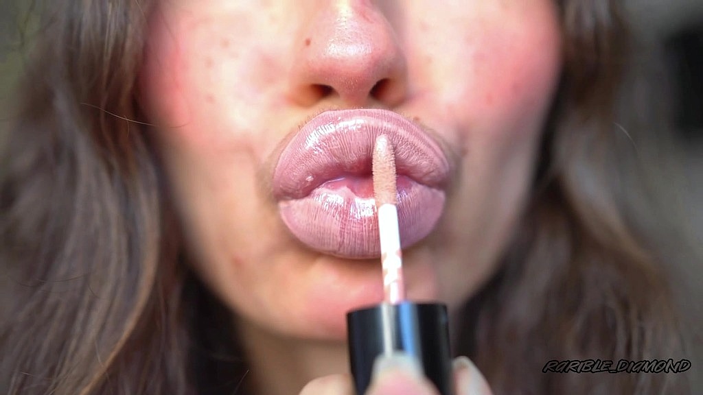 чуттєвий кремовий нюдовий блиск для губ поцілунок (Rarible_Diamond) sensual creamy nude lipgloss kiss (Rarible_Diamond)