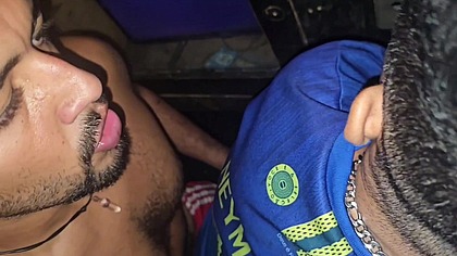 Clube Arouche inaugura dark room, mais cabines, glory holes onde os machos depois do Futebol vao trepar, fazer sexo gay.