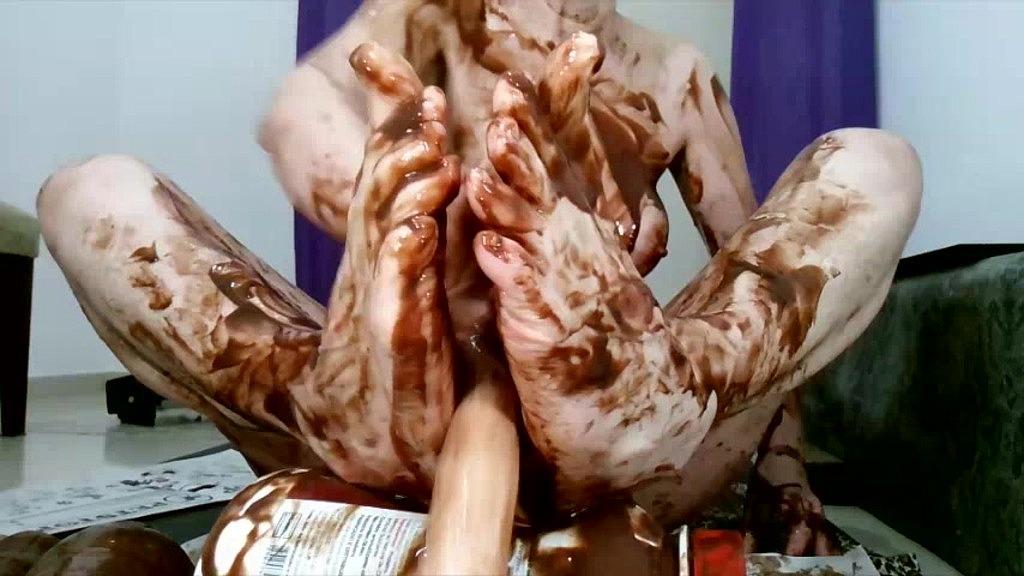 feet fetish - wanking the foot with chocolate (Carol Squirter) feet fetish - wanking the foot with chocolate (Carol Squirter)
