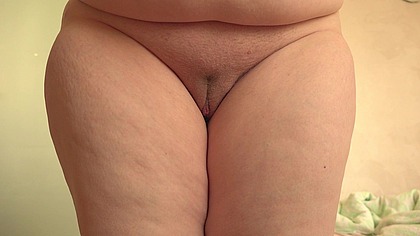 Mature pussy on top. Curvy milf with trimmed pussy talks in a sexy voice.