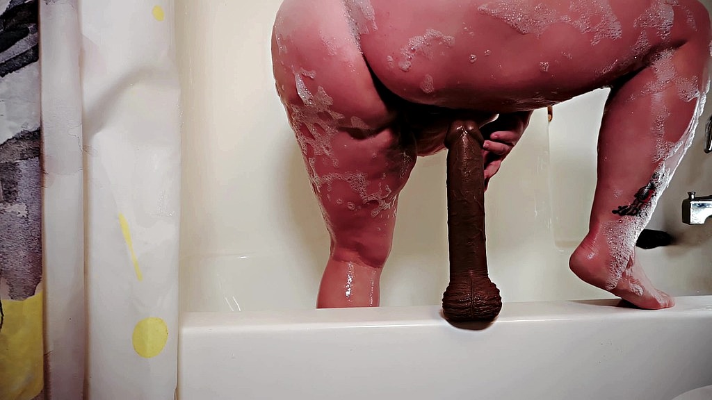bathtime masturbation with bbc dildo (Sexynebbw) bathtime masturbation with bbc dildo (Sexynebbw)