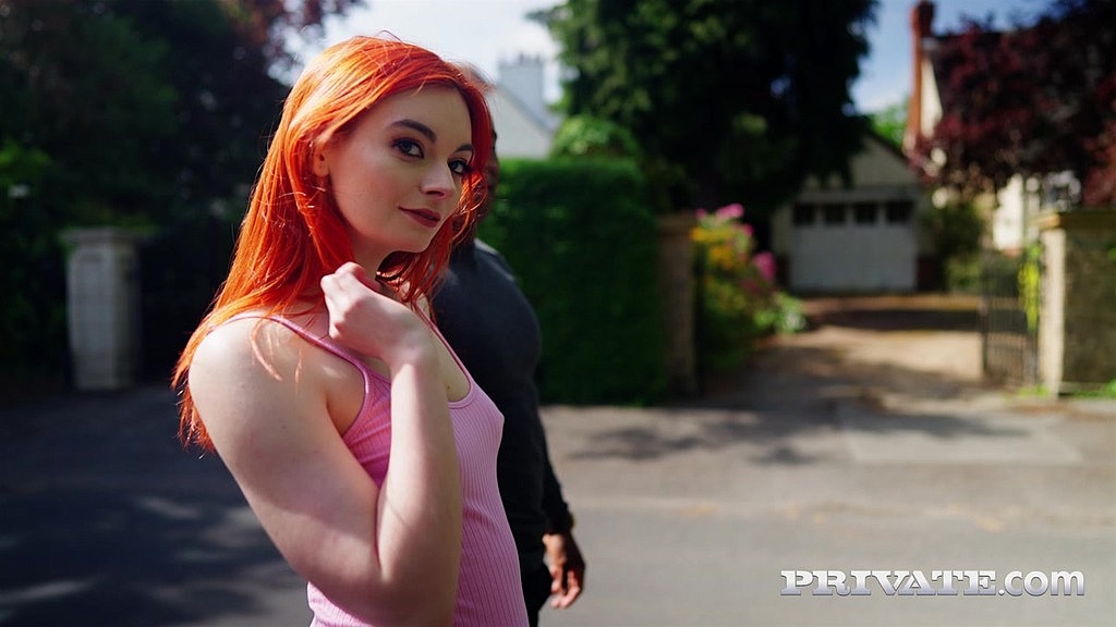 Lola Rose debuts her incredible ass