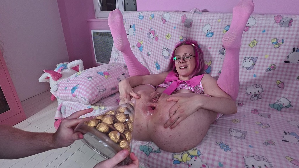 young bitch shoves bottle up her ass (Lily Lollipops, Daddydelily) young bitch shoves bottle up her ass (Lily Lollipops, Daddydelily)