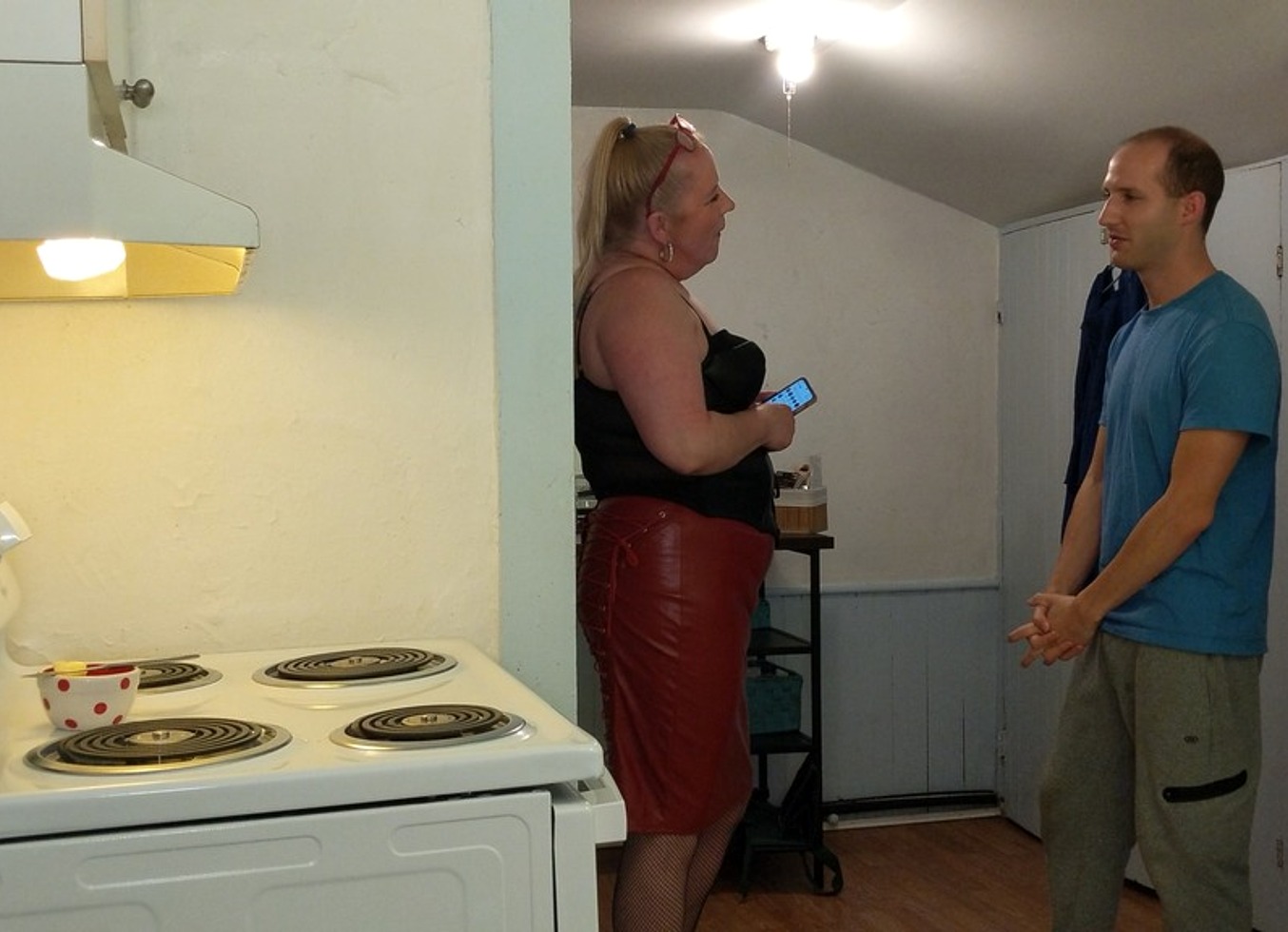 Guy Decides To Dress In Drag For The First Time