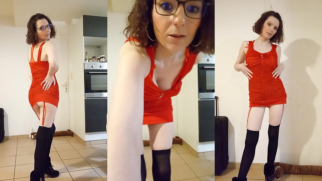 strip-tease fellation avec gode (Rose) strip-tease fellation avec gode (Rose)