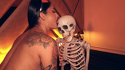 Voodoo girl gets anal creampied