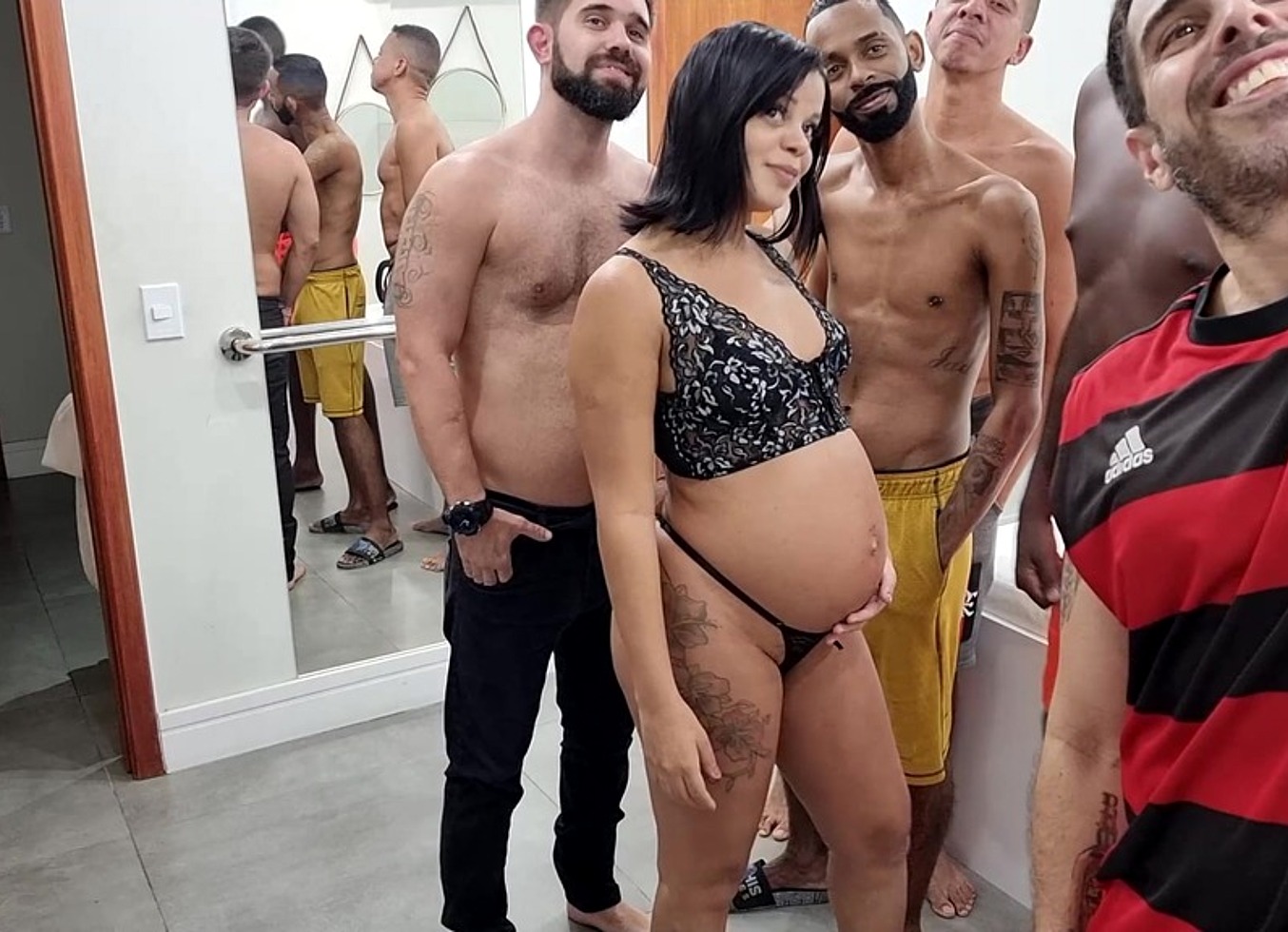 Bastidores Da Gravacao Com A Gravida Joyce Camargo Fazendo Gangbang Com Jr Doidera Interpretando Marido Corno E Todos Gozando Em Cima Dela