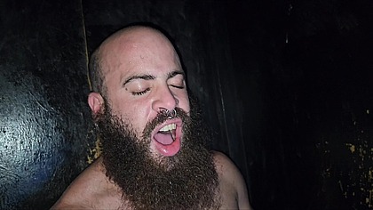 Personal trainner foi seduzido por seus amigos e levado ao porao do sexo, tesao reinou ate gozarem deliciosamente.