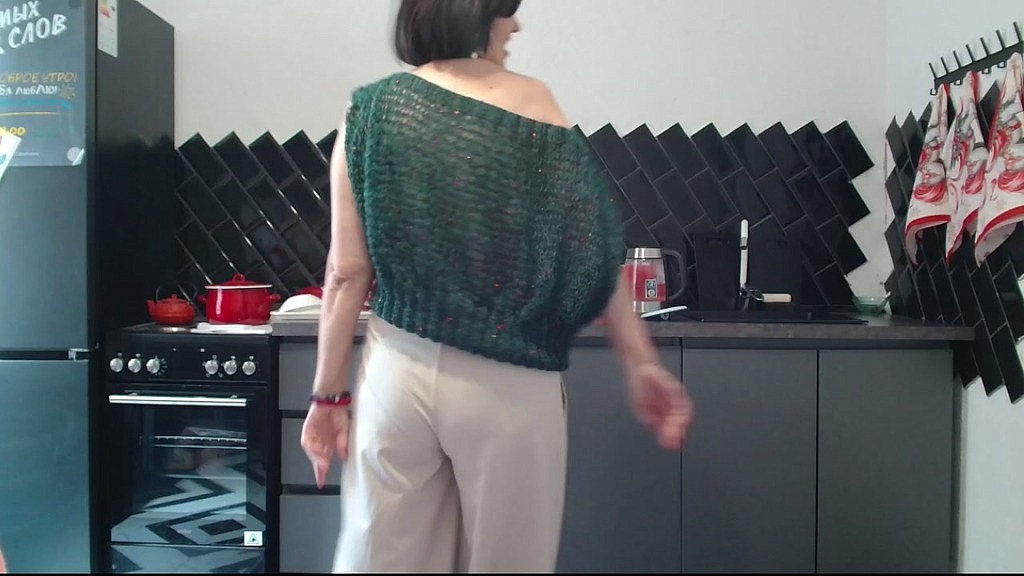 ее правильное снятие лифчика (Angela Milf) ее правильное снятие лифчика (Angela Milf)