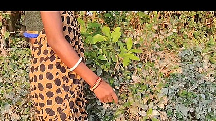 Hot sex buwa sexy bua ji fucked outside in the field, removed saree and fucked with dildo and dick, full sex video