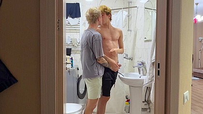 No71 Two Friends With Big Cocks – Deepthroat Each Other Then One Fucks His Smooth Ass