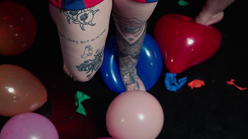 double pomni balloon pop + photo set! (Toby, Blaire_game) double pomni balloon pop + photo set! (Toby, Blaire_game)
