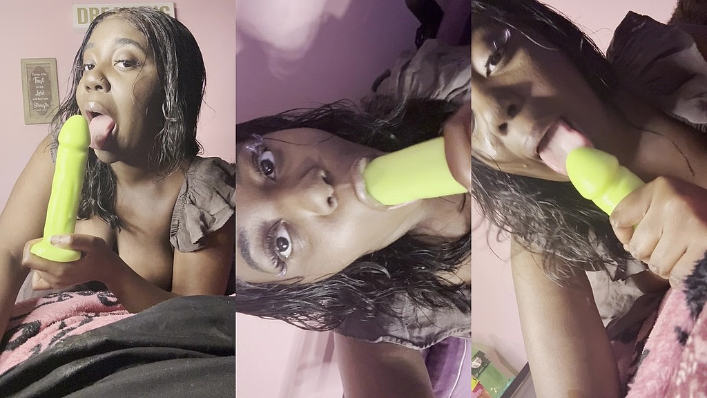 can i suck your bbc? (AlliyahAlecia1) can i suck your bbc? (AlliyahAlecia1)