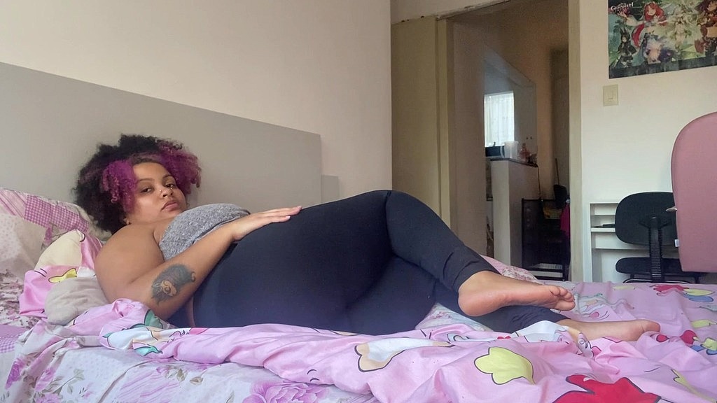 мачуха пукає, щоб розбудити ситого пасинка (милашка) stepmother farting to wake up stepson full (Cutie)