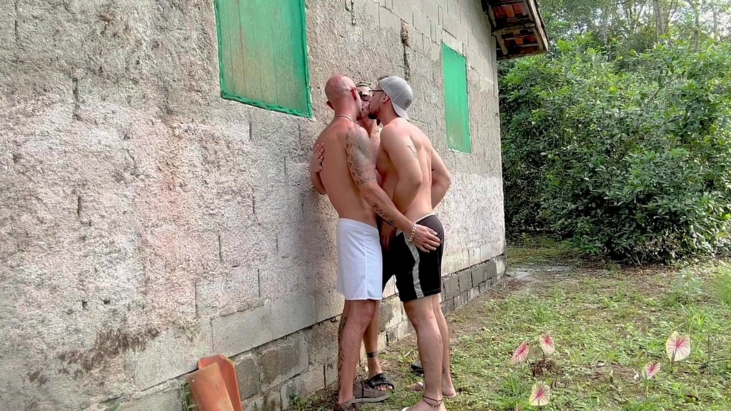 fudendo o pr1m0 atras da casa da minha avo (AresX, Reco Romanello, Aquele Ton) fudendo o pr1m0 atras da casa da minha avo (AresX, Reco Romanello, Aquele Ton)