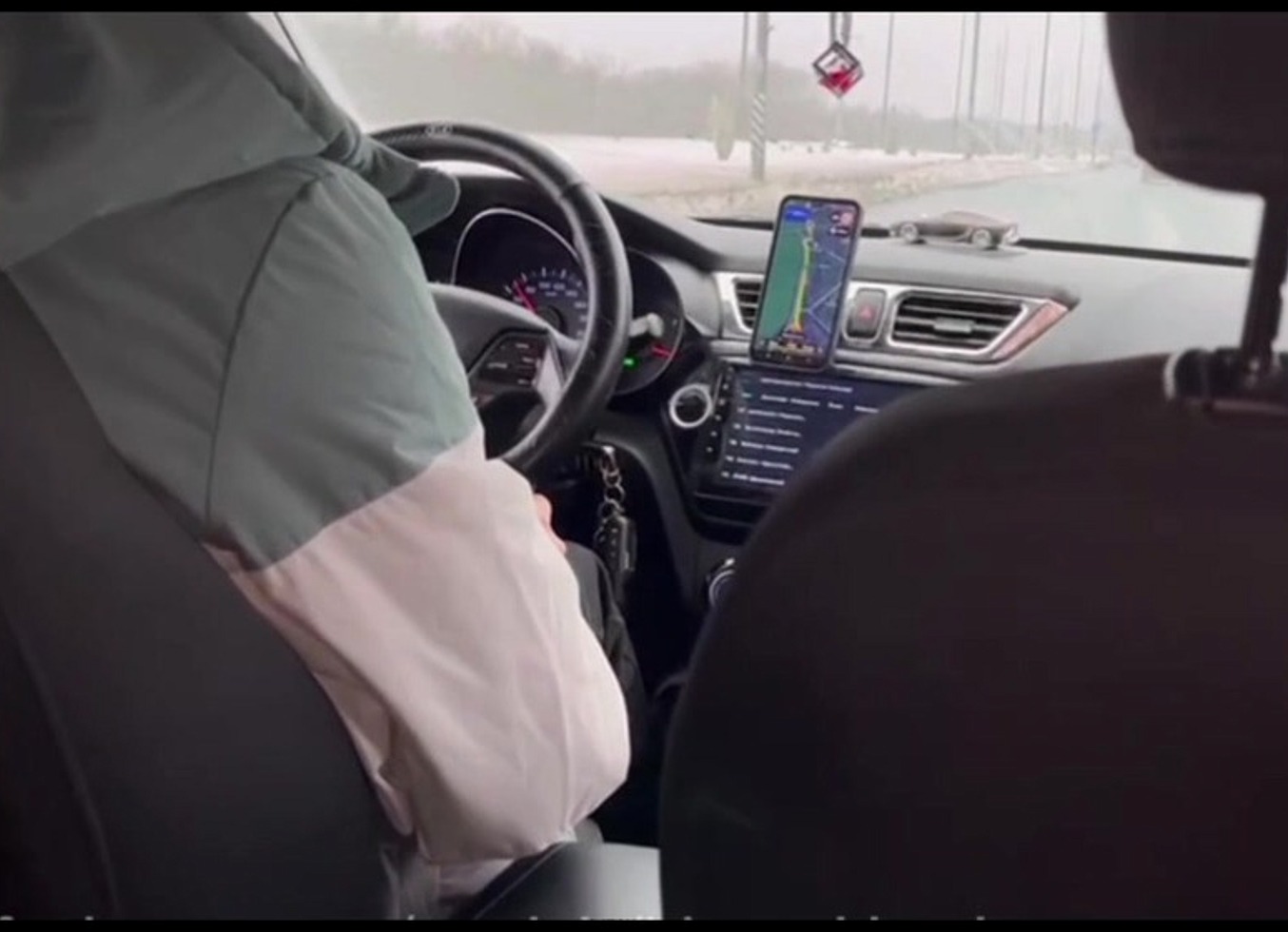 I'm Jerking Off To A Taxi Driver In The Car While He's Taking Me To My Lover To Fuck!