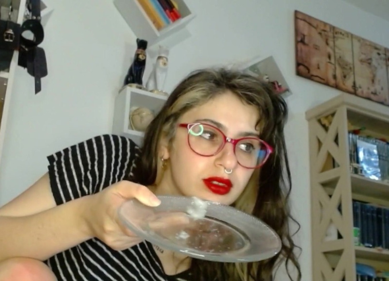 Fat Ass Teenie Dripping Cum-Fart In A Plate And Swallow After Hardcore Anal