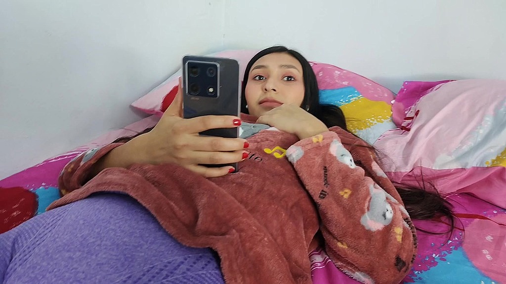 rosibel, the stepdaughter most desired by her stepfather, takes off the condom so that it ends up inside her pussy (Rosibel roxi, Maximun) rosibel, the stepdaughter most desired by her stepfather, takes off the condom so that it ends up inside her pussy (Rosibel roxi, Maximun)
