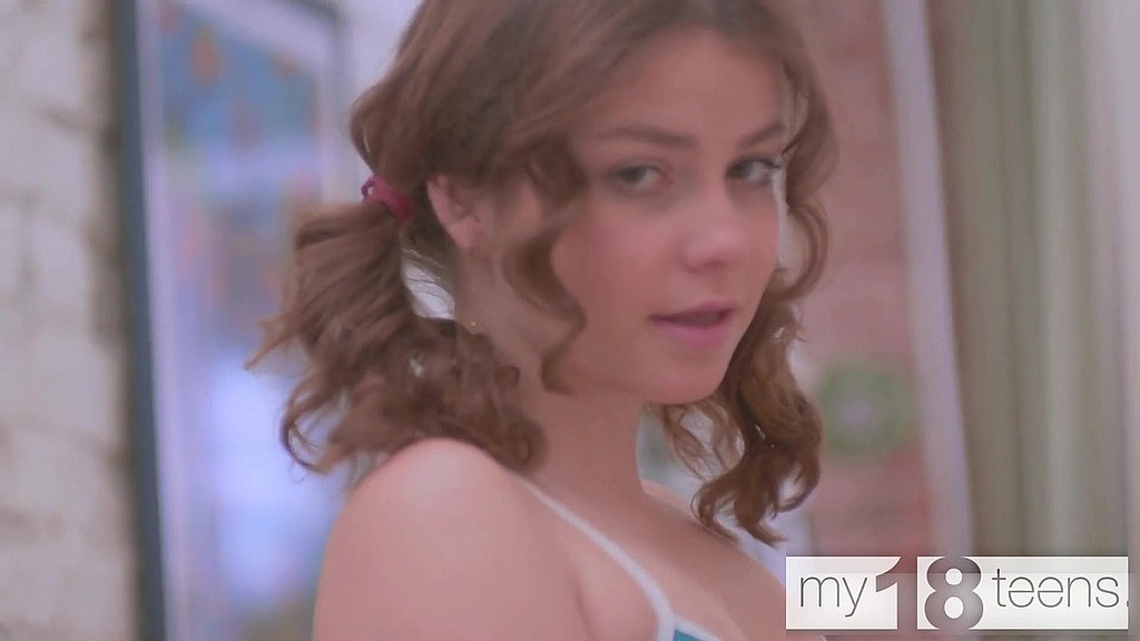my18teens - красива мила дівчина з ідеальними натуральними грудьми мастурбує (Джулія Мороцці) my18teens - beautiful cute girl with perfect natural girl masturbates (Julia Morozzi)