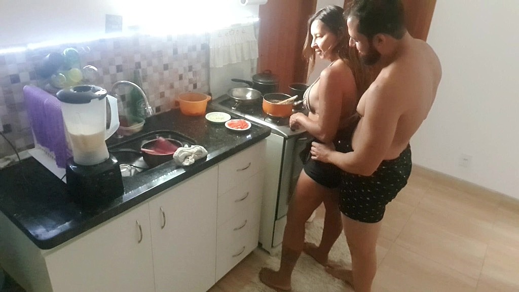 aquele sexo na cozinha que todo mundo gosta (Leo skull, Suzy Anderson) aquele sexo na cozinha que todo mundo gosta (Leo skull, Suzy Anderson)