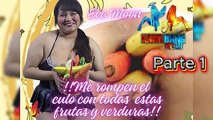 Ninfomana real juega con frutas y verduras / Real nymphomaniac plays with fruits and vegetables
