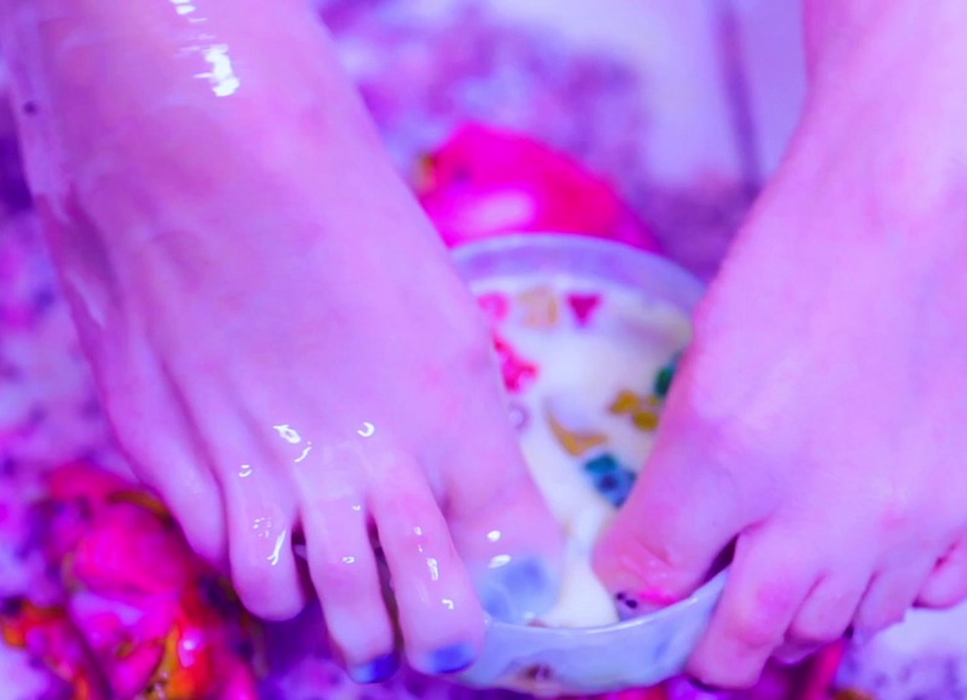 Bia Roman Gets Her Sexy Feet All Messy