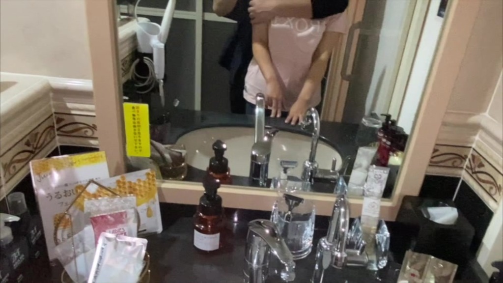 【素人】親友の彼氏と浮気sexするイケナイ女子大◯生。ラ