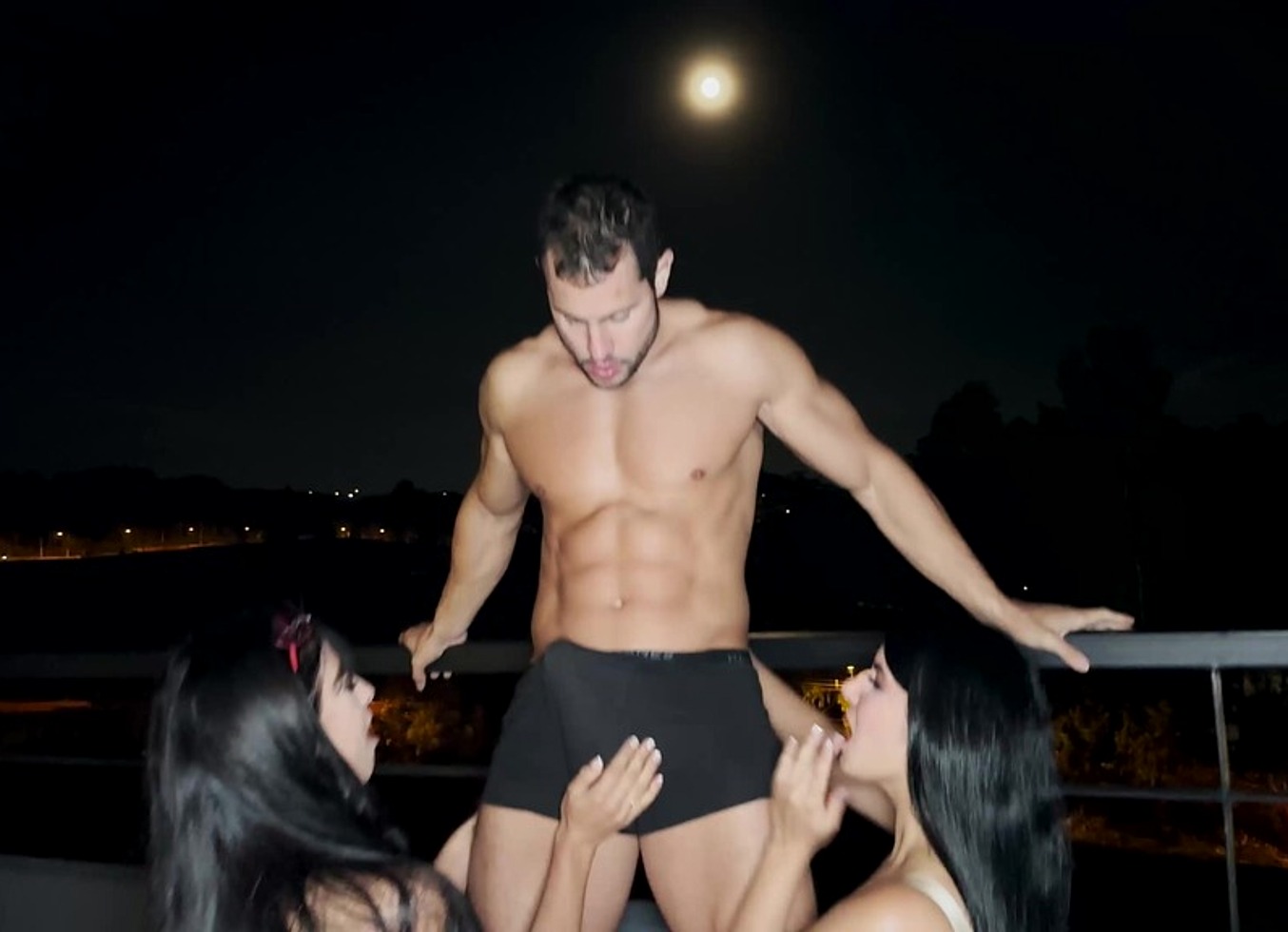 Nice Night for a Hot Threesome