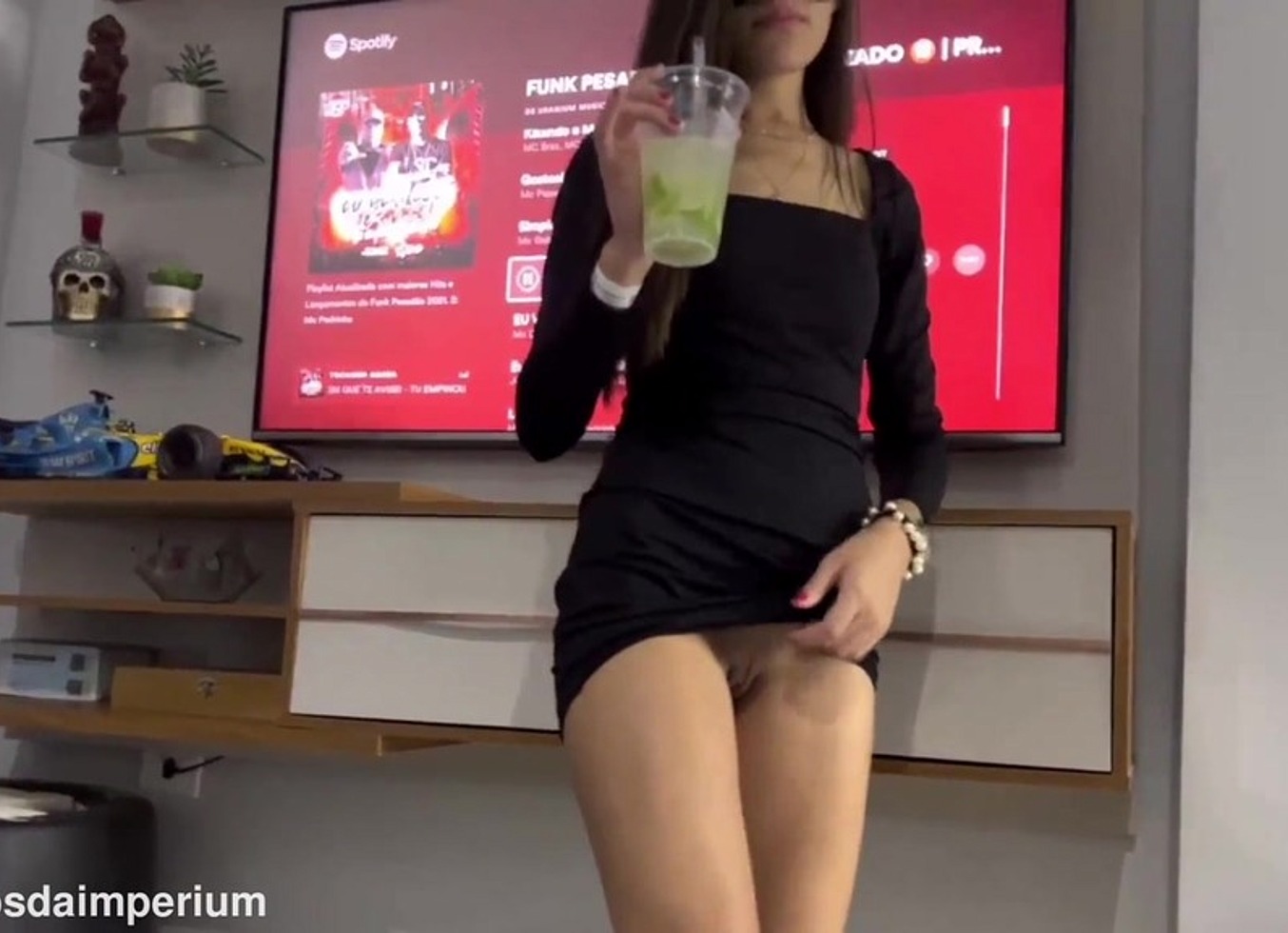 Novinha Danca Para Outro Na Tabacaria E Leva Pra Transar E Corno Filma Tudo