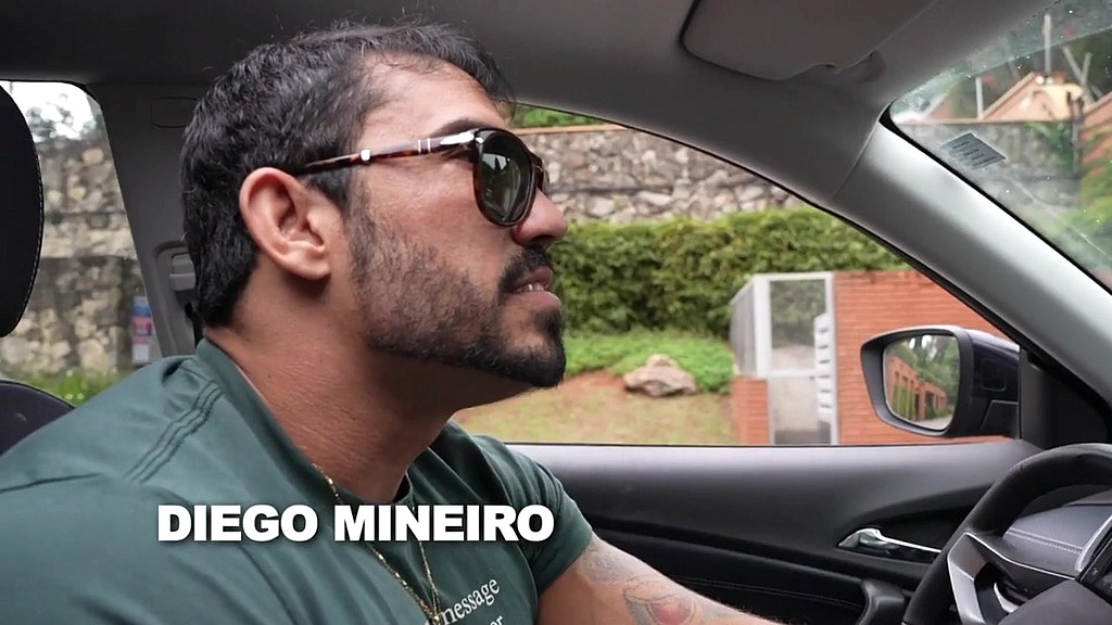 trabalhando de motorista e o passageiro deu em cima. pagou a corrida com o cuzao. (Bebecito, Diego Mineiro) trabalhando de motorista e o passageiro deu em cima. pagou a corrida com o cuzao. (Bebecito, Diego Mineiro)