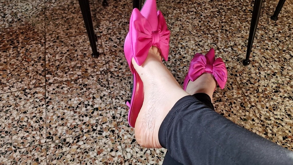 sexy dangling with fuchsia shoes 4k (Nicoletta Embassi) sexy dangling with fuchsia shoes 4k (Nicoletta Embassi)