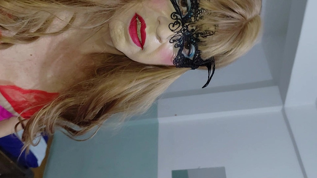 travesti vestido con malla rosada, brassiere y pantys rojos, mascara, peluca rubia natural, es follado por una enorme vergota de un negro que lo hace chorrear de gusto y acabar copiosamente (Ronnybbc, Nelsy80) travesti vestido con malla rosada, brassiere y pantys rojos, mascara, peluca rubia natural, es follado por una enorme vergota de un negro que lo hace chorrear de gusto y acabar copiosamente (Ronnybbc, Nelsy80)
