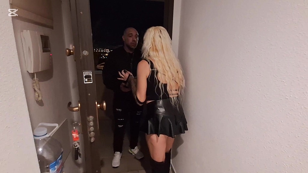 slutty blonde fucks the delivery guy and a wanking neighbor ends up joining in too (Euforia Diosa, Giovanni Ros, Thayron) slutty blonde fucks the delivery guy and a wanking neighbor ends up joining in too (Euforia Diosa, Giovanni Ros, Thayron)