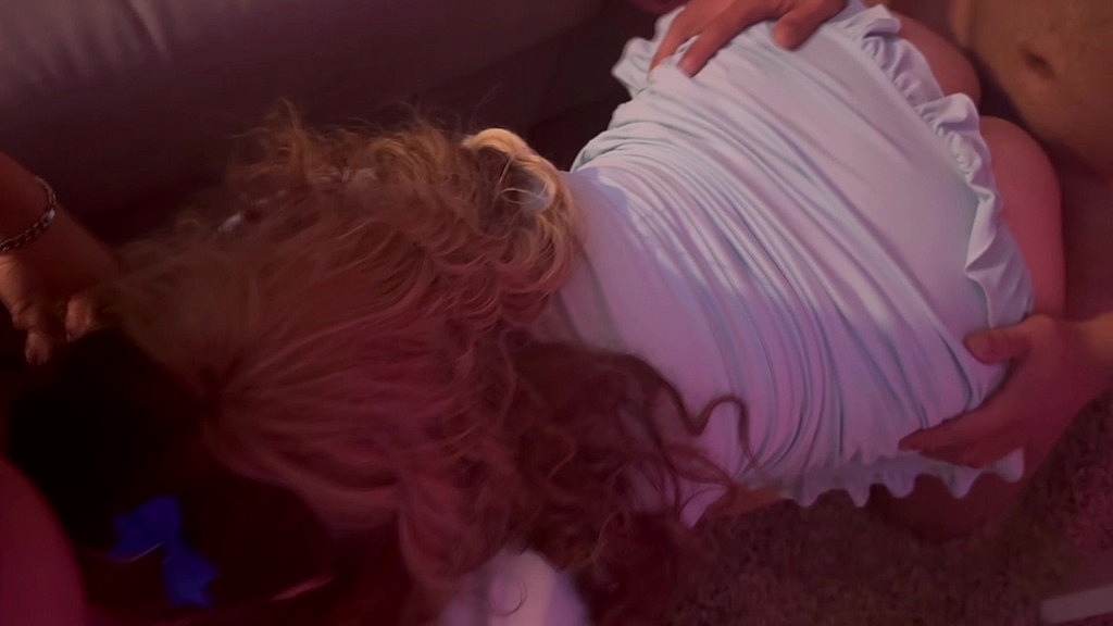hotwife makes a threesome with 2 guys!! (Alma, Alexander, Markinh) hotwife makes a threesome with 2 guys!! (Alma, Alexander, Markinh)
