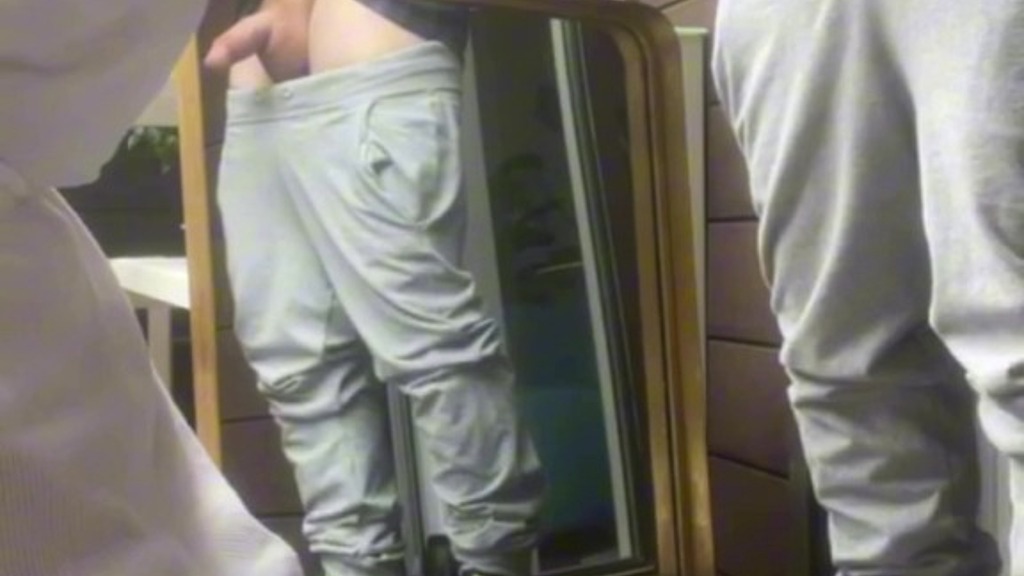 guy pissing on twink who gets a boner (Biflatmate, Shyflatmate) guy pissing on twink who gets a boner (Biflatmate, Shyflatmate)