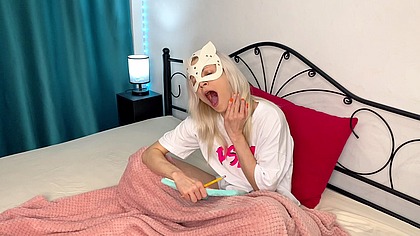 YAWNING: Mia's Mimi Deep Yawning in Cozy Evening