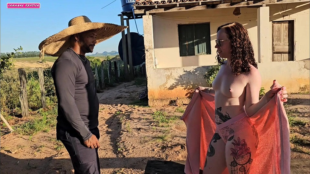 vir meu vizinho capinando seu quintal no sol quente e isso mim deu muito tezao fui pede agua so de toalha e ele caiu de boca na minha buceta gozando com muito prazer no meu cu (Lorrany Exotica, Marcio Baiano) vir meu vizinho capinando seu quintal no sol quente e isso mim deu muito tezao fui pede agua so de toalha e ele caiu de boca na minha buceta gozando com muito prazer no meu cu (Lorrany Exotica, Marcio Baiano)