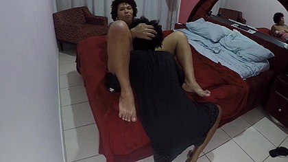 Peguei ela no flagra com novinho, achei que ele ia taca madeira nela com forca , mas na verdade ele queria dar o cu a acabou recebendo uma linguada no toba