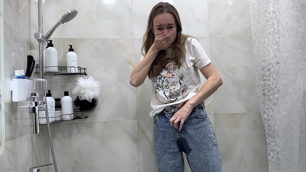 desperately pissing in jeans (Naughty Alice, Margo) desperately pissing in jeans (Naughty Alice, Margo)