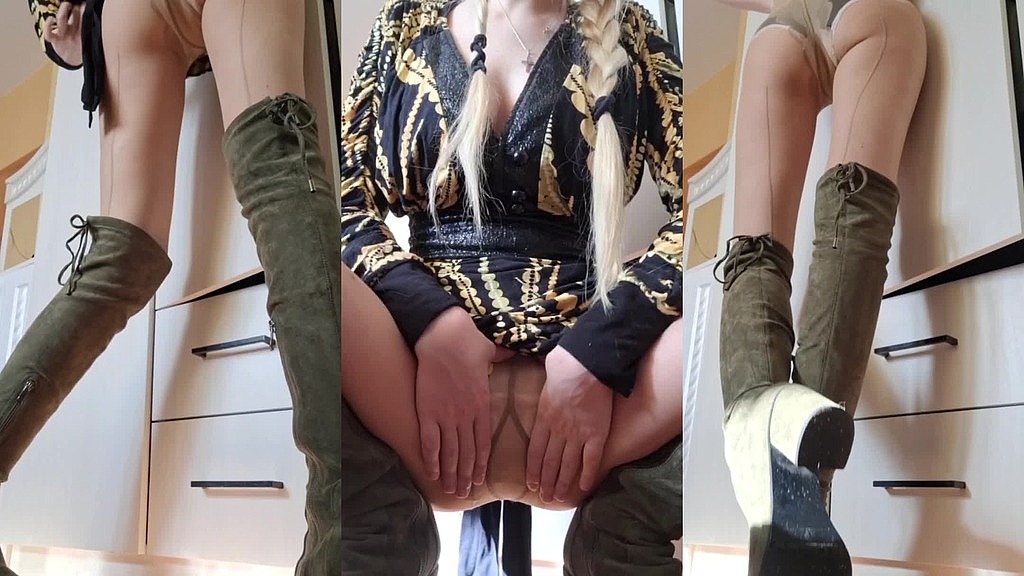 господиня elza kom в сексуальних трусиках (Elza Kom) mistress elza kom in sexy panties (Elza Kom)