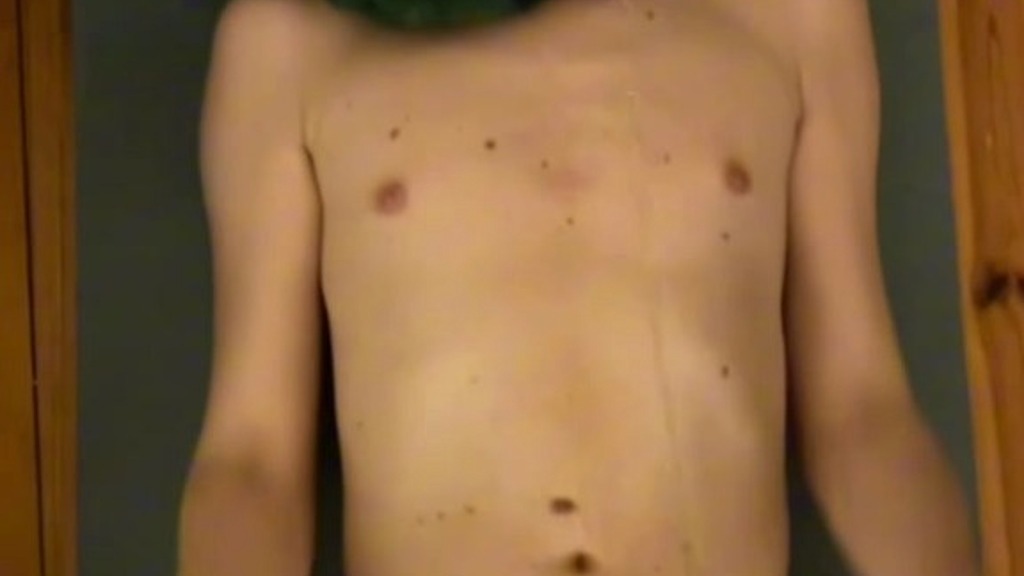 pissing on a naked boy (Biflatmate,Shyflatmate) pissing on a naked boy (Biflatmate,Shyflatmate)
