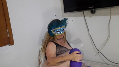 Vivi Guedez - Com o toque da casa fodendo ate o talo e enchendo a gostosa de leite.