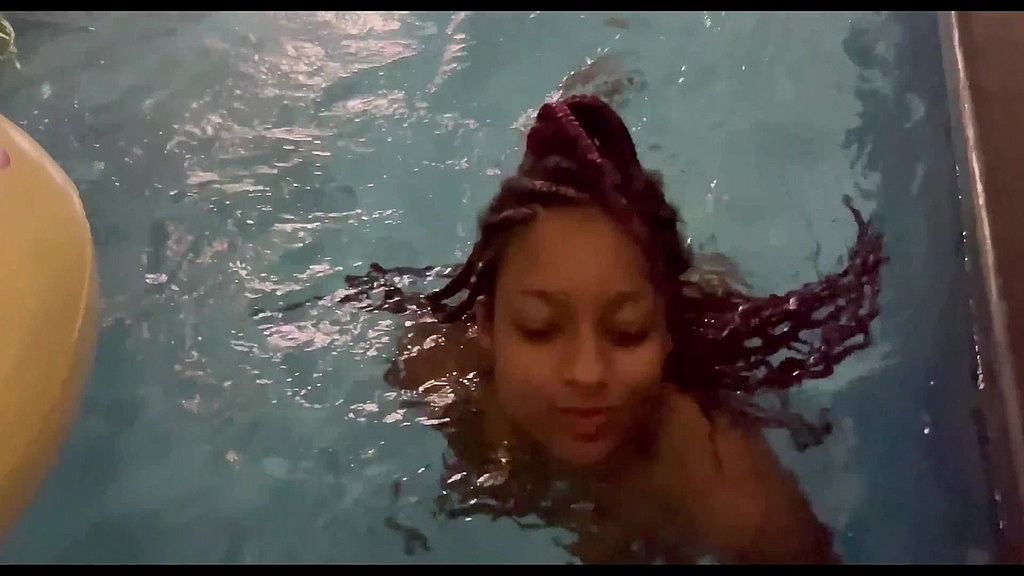na piscina do motel ganhando aquela mamada da negra sexy (Pitoco, Vick Menage) na piscina do motel ganhando aquela mamada da negra sexy (Pitoco, Vick Menage)