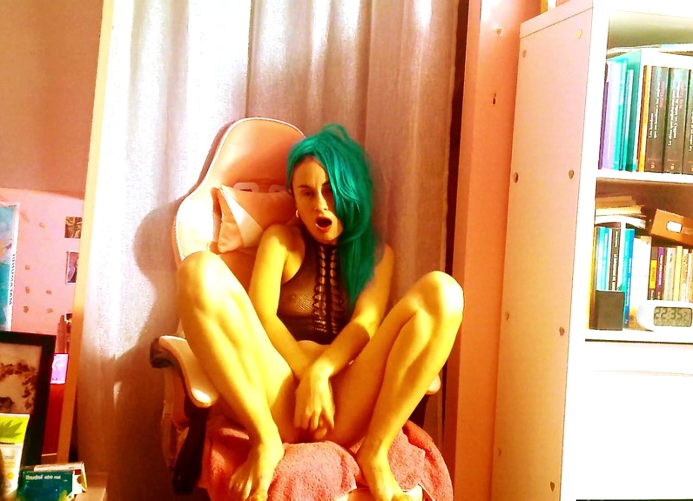 Ariel Ortiz Is Alone At Home, So She Masturbates By Putting Her Whole Hand In Her Vagina